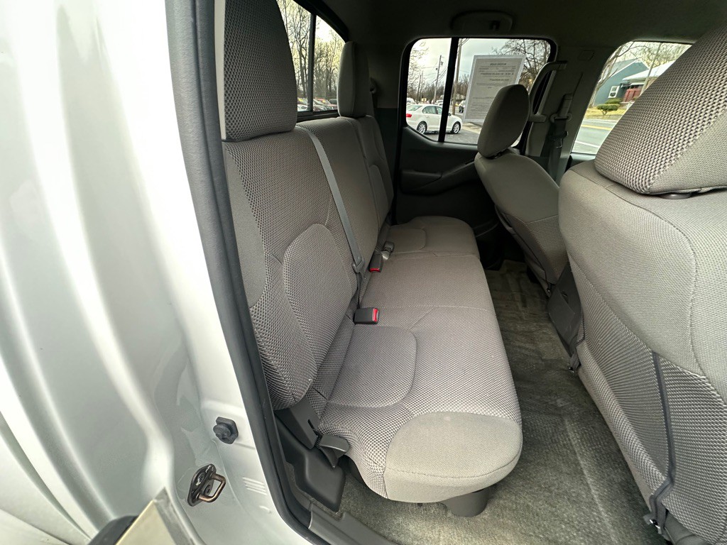 2016 Nissan Frontier Image 8