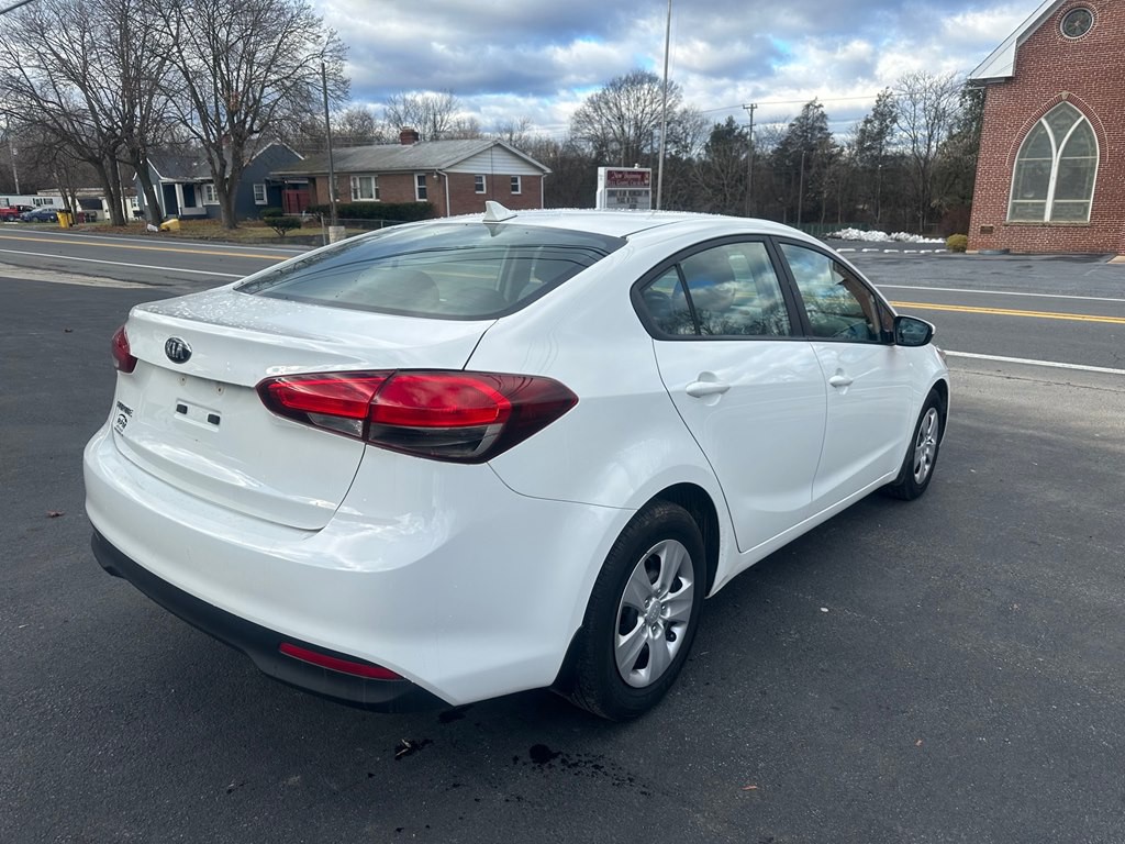 2017 Kia Forte Image 4