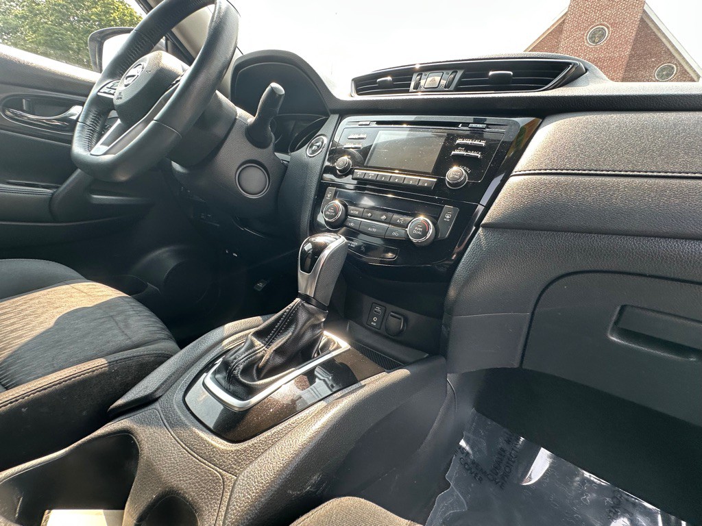 2017 Nissan Rogue Image 6