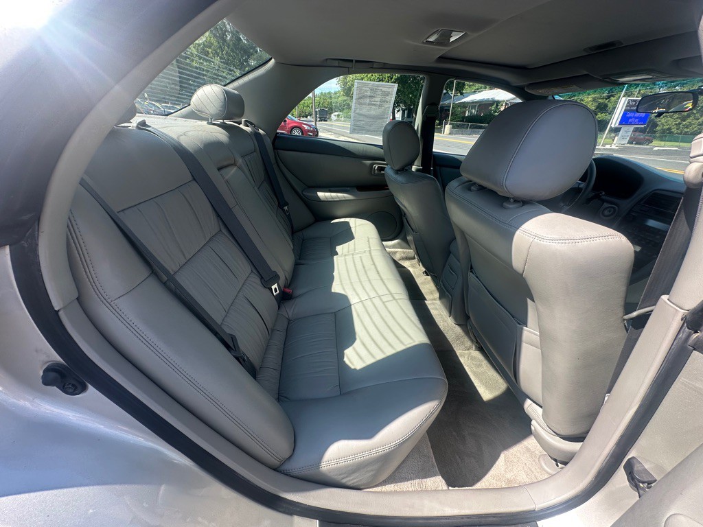 1998 Lexus ES Image 8