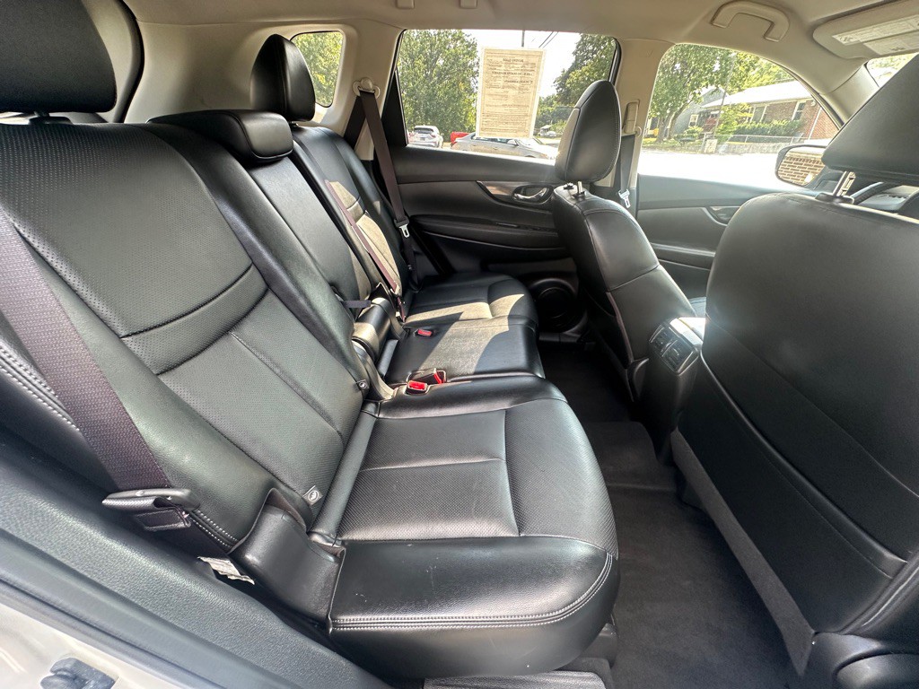 2017 Nissan Rogue Image 8