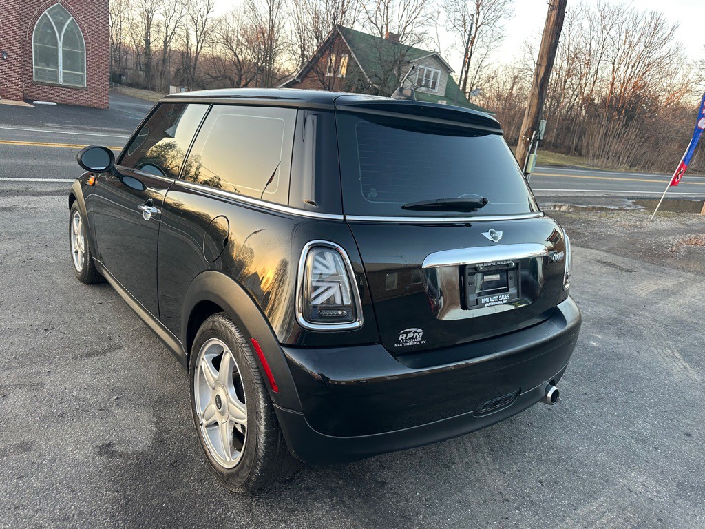 2009 MINI Cooper Image 5