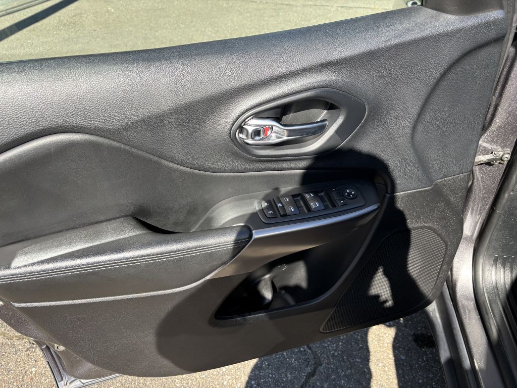 2019 Jeep Cherokee Image 7