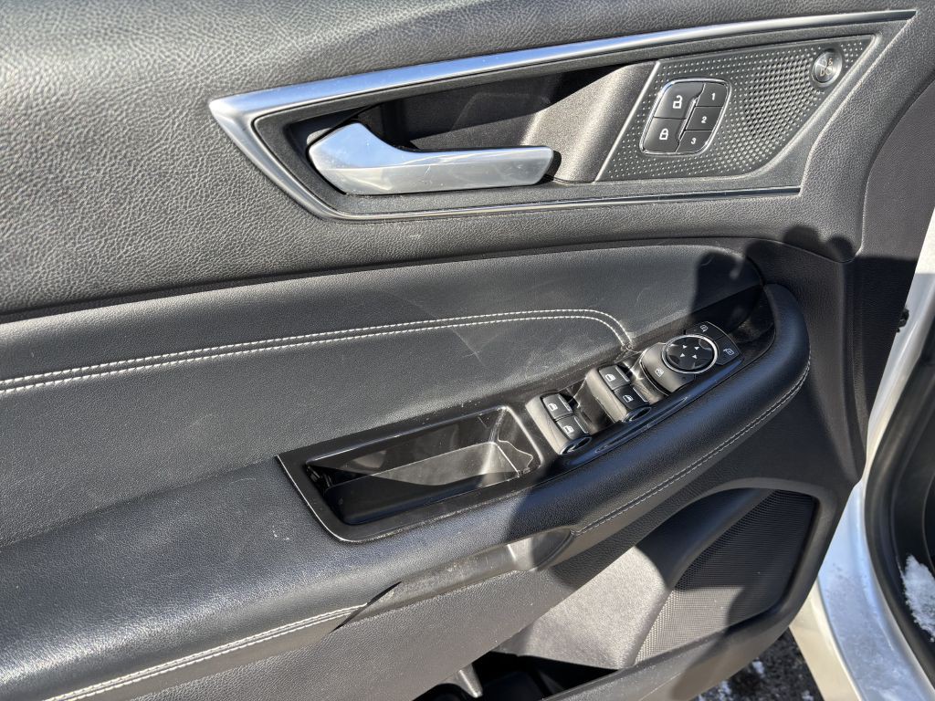 2019 Ford Edge Image 8