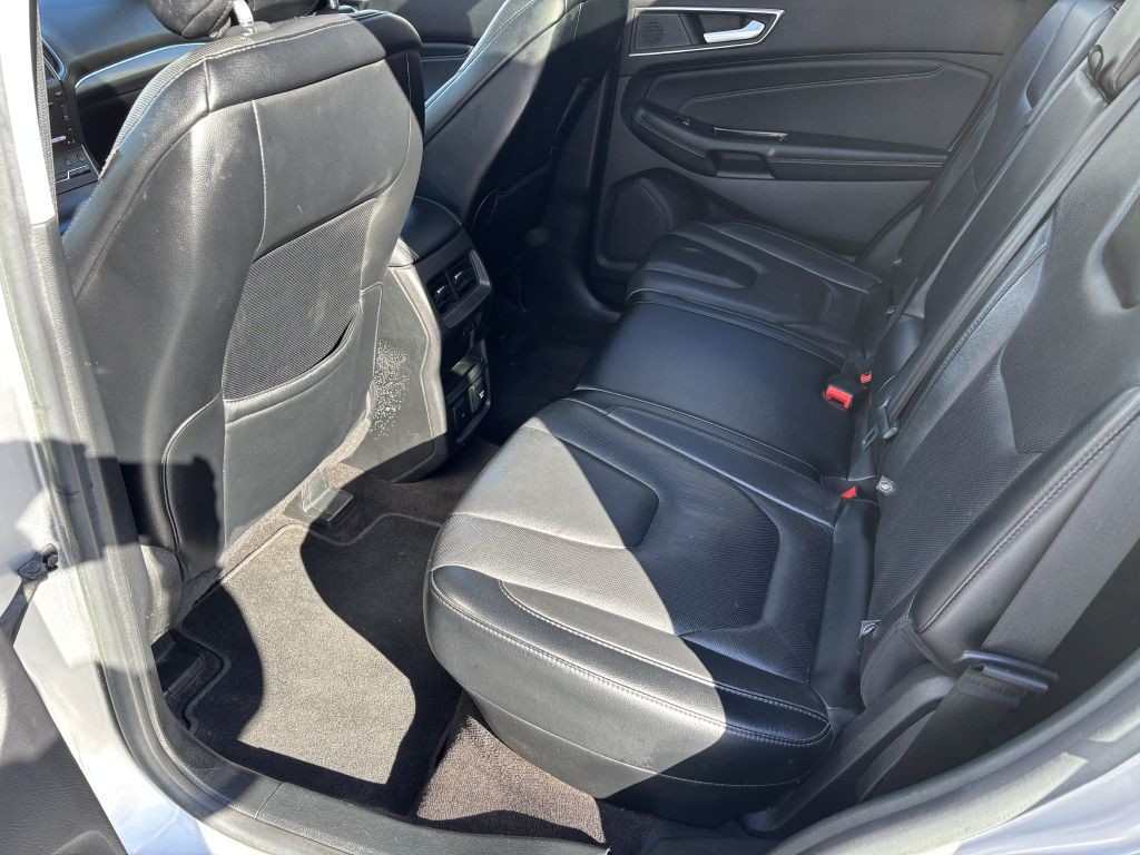2019 Ford Edge Image 17
