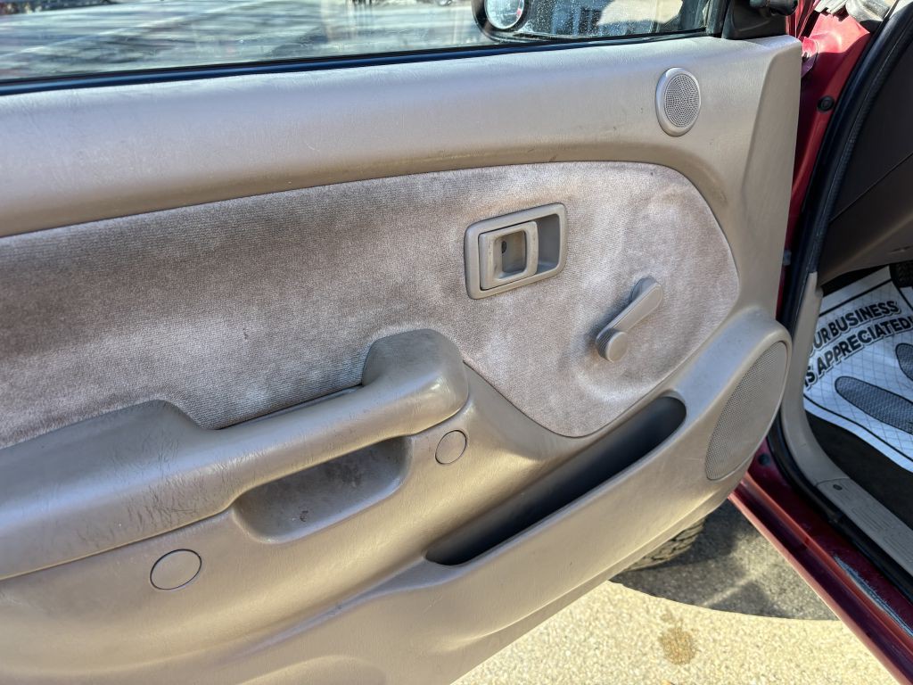 2003 Toyota Tacoma Image 8