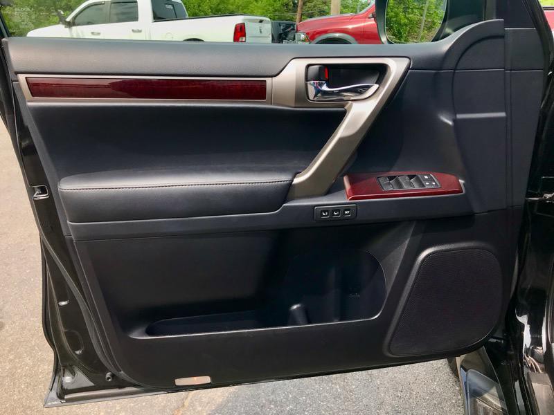 2016 Lexus GX 460 Image 24