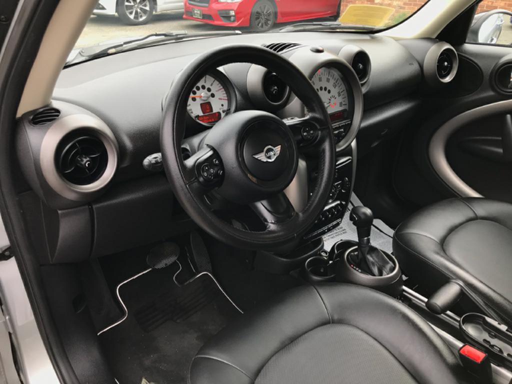 2012 MINI Countryman Image 16
