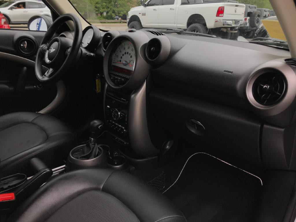 2012 MINI Countryman Image 22