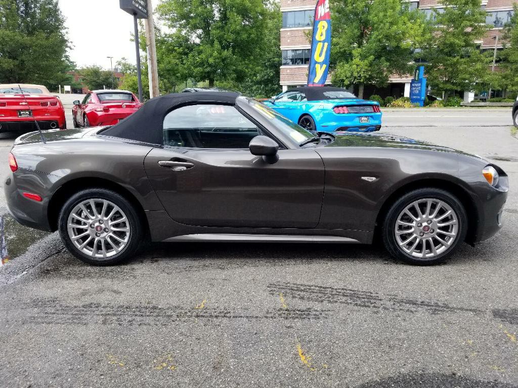 2017 FIAT 124 Spider Image 8
