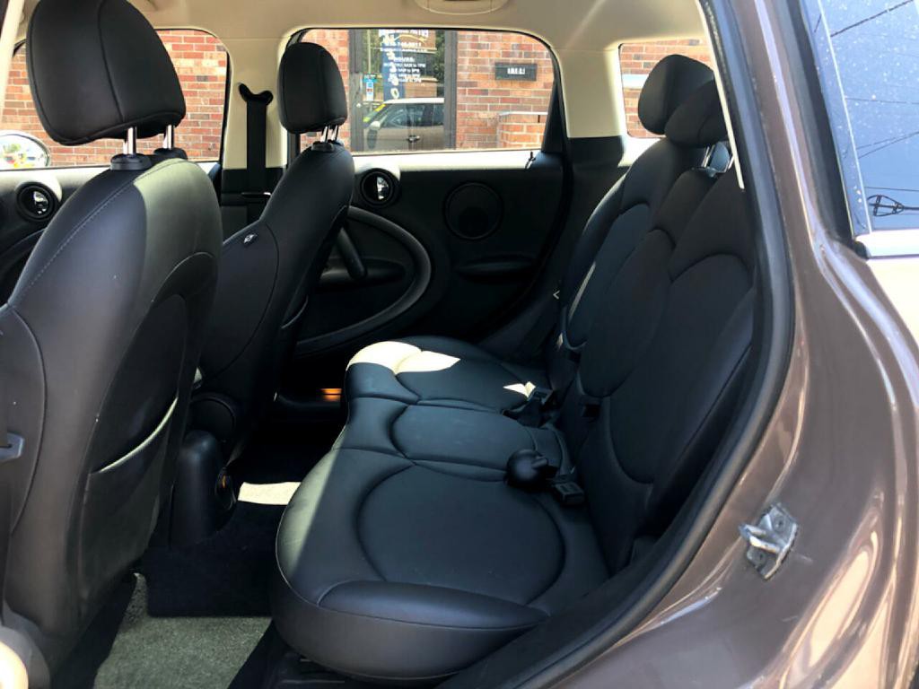 2012 MINI Countryman Image 12