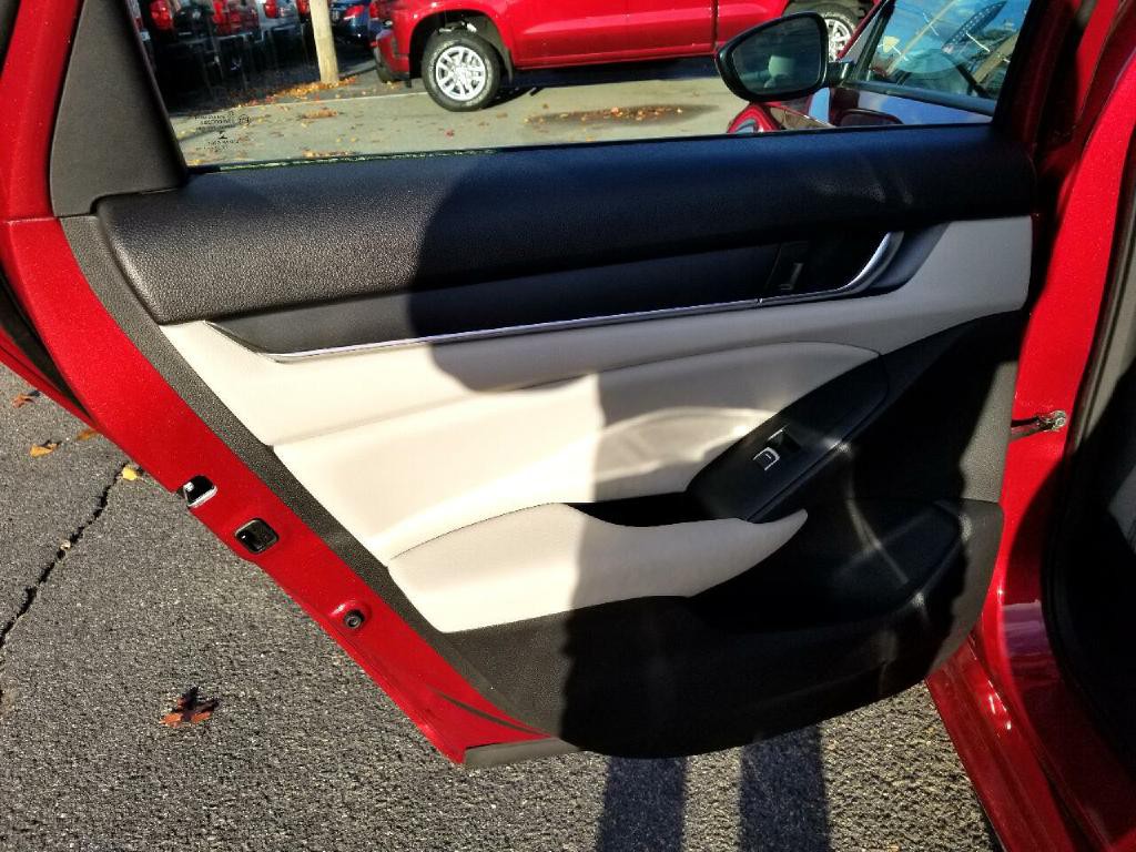2018 Honda Accord Image 35