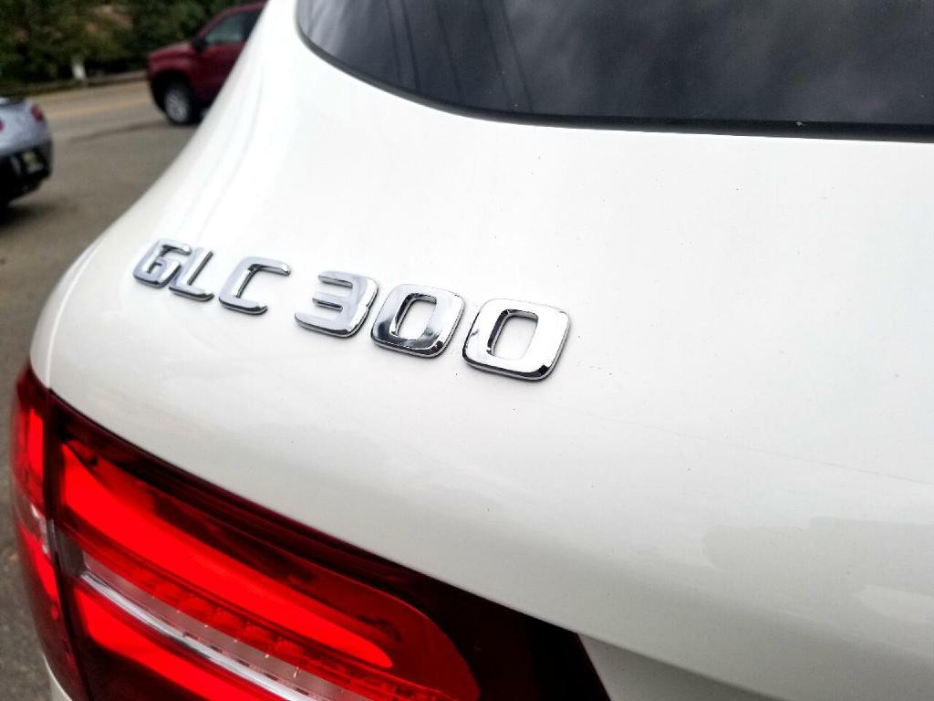 2017 Mercedes-Benz GLC-Class Image 11