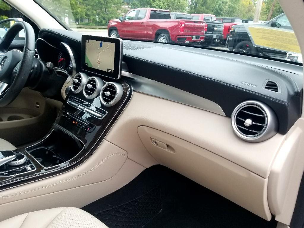 2017 Mercedes-Benz GLC-Class Image 21
