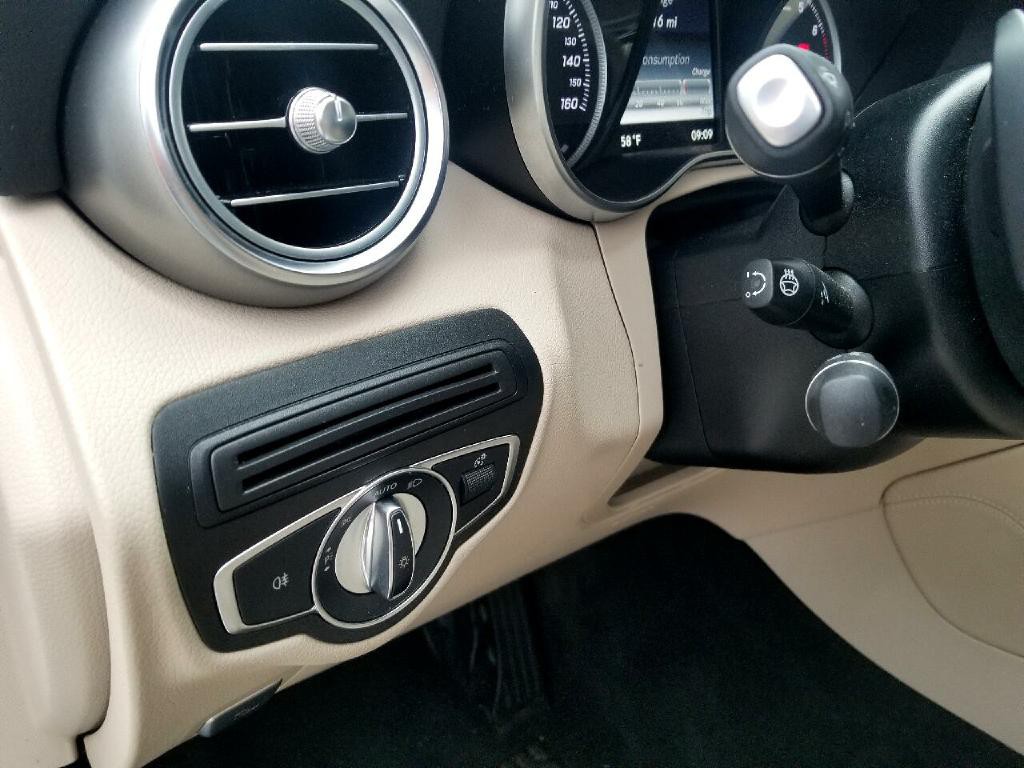 2017 Mercedes-Benz GLC-Class Image 31