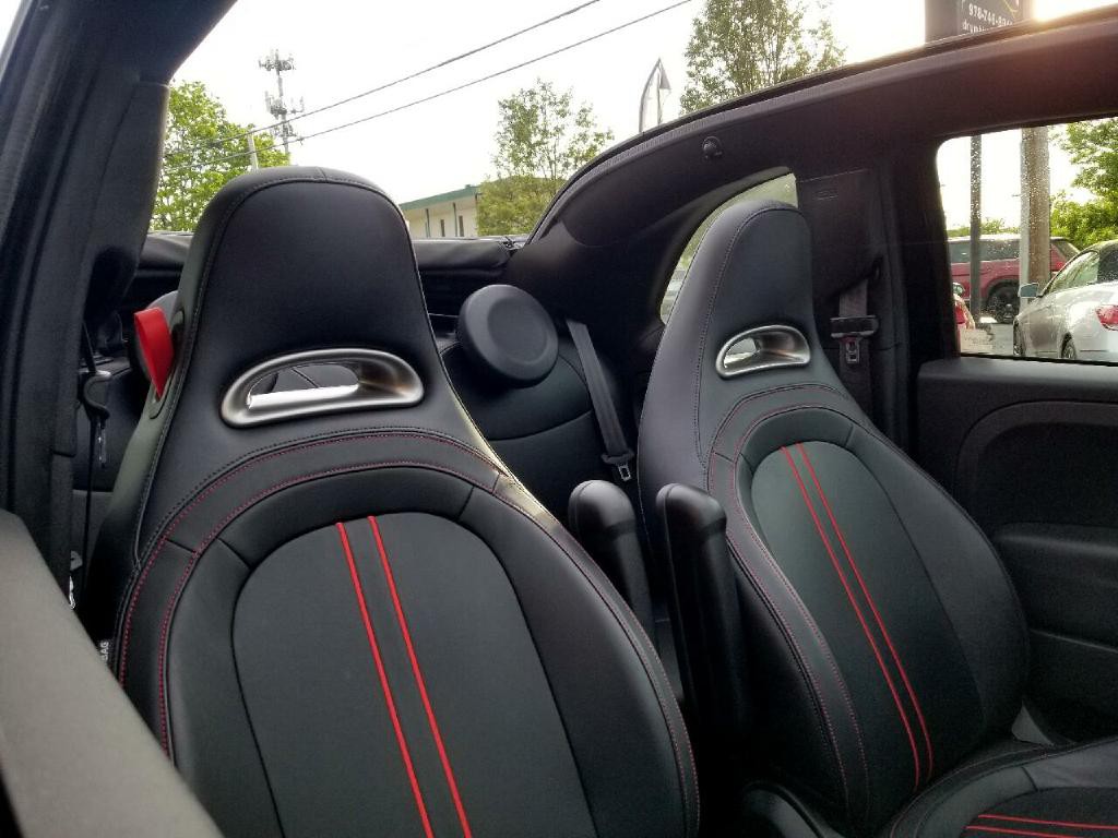2017 FIAT 500 Image 28