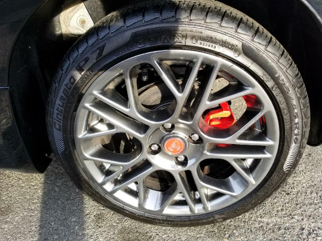 2017 FIAT 500 Image 32