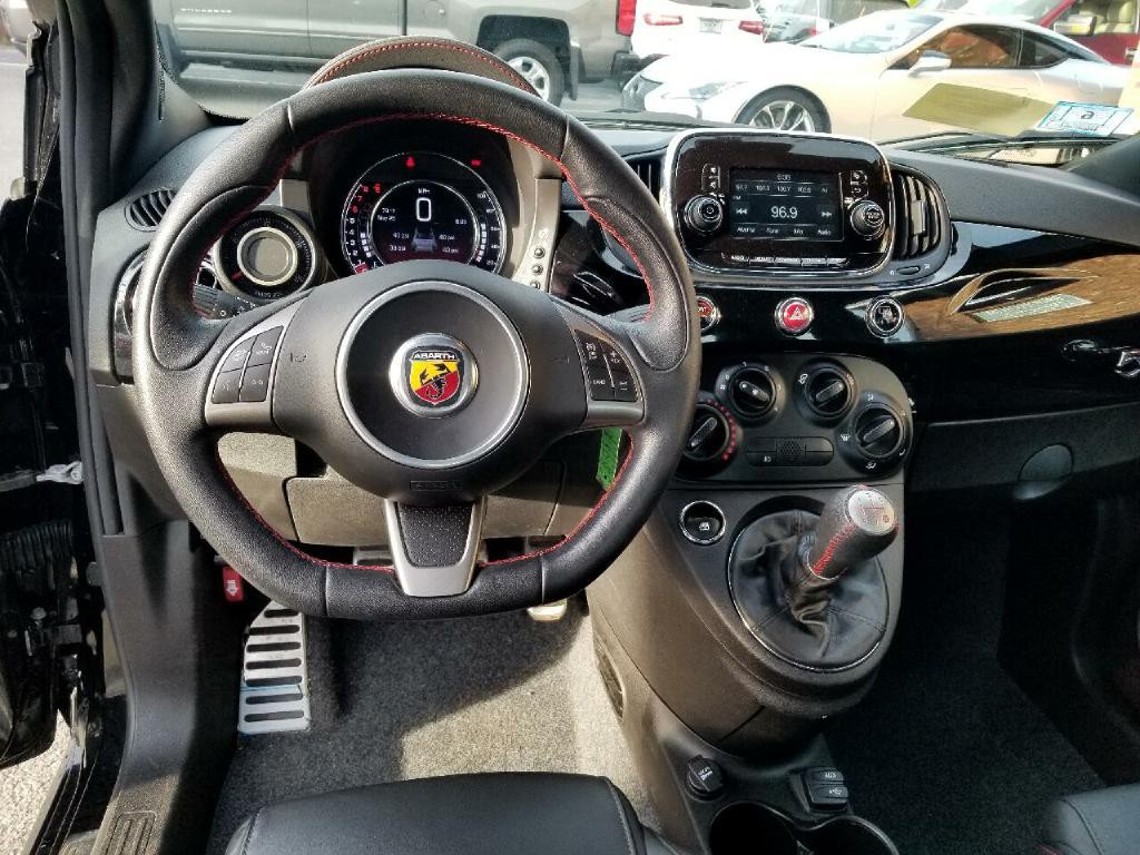 2017 FIAT 500 Image 38