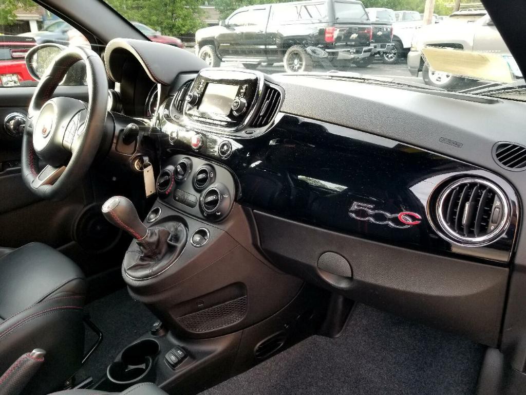 2017 FIAT 500 Image 40