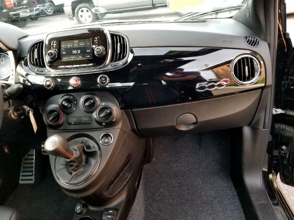 2017 FIAT 500 Image 43