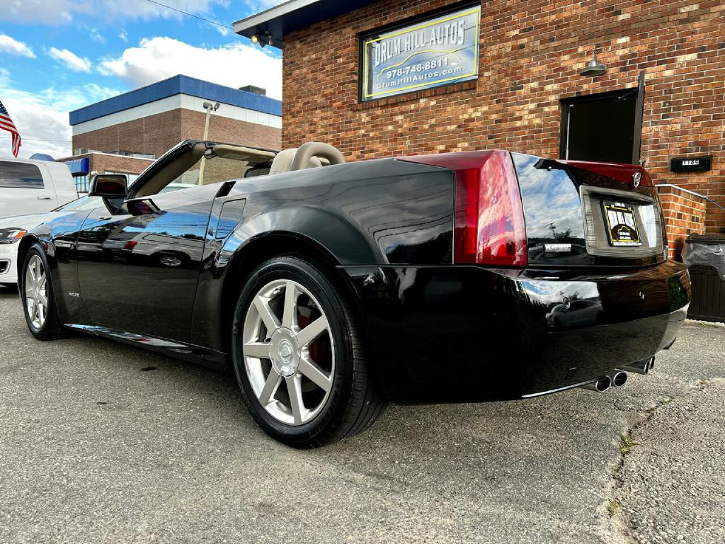 2004 Cadillac XLR Image 3