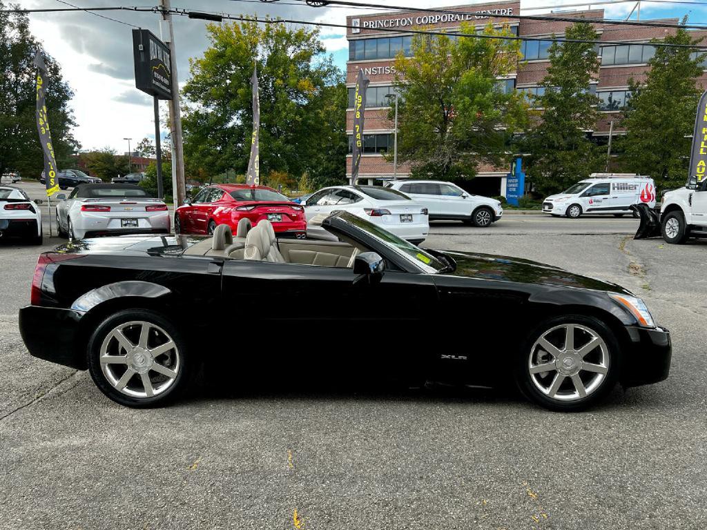 2004 Cadillac XLR Image 7