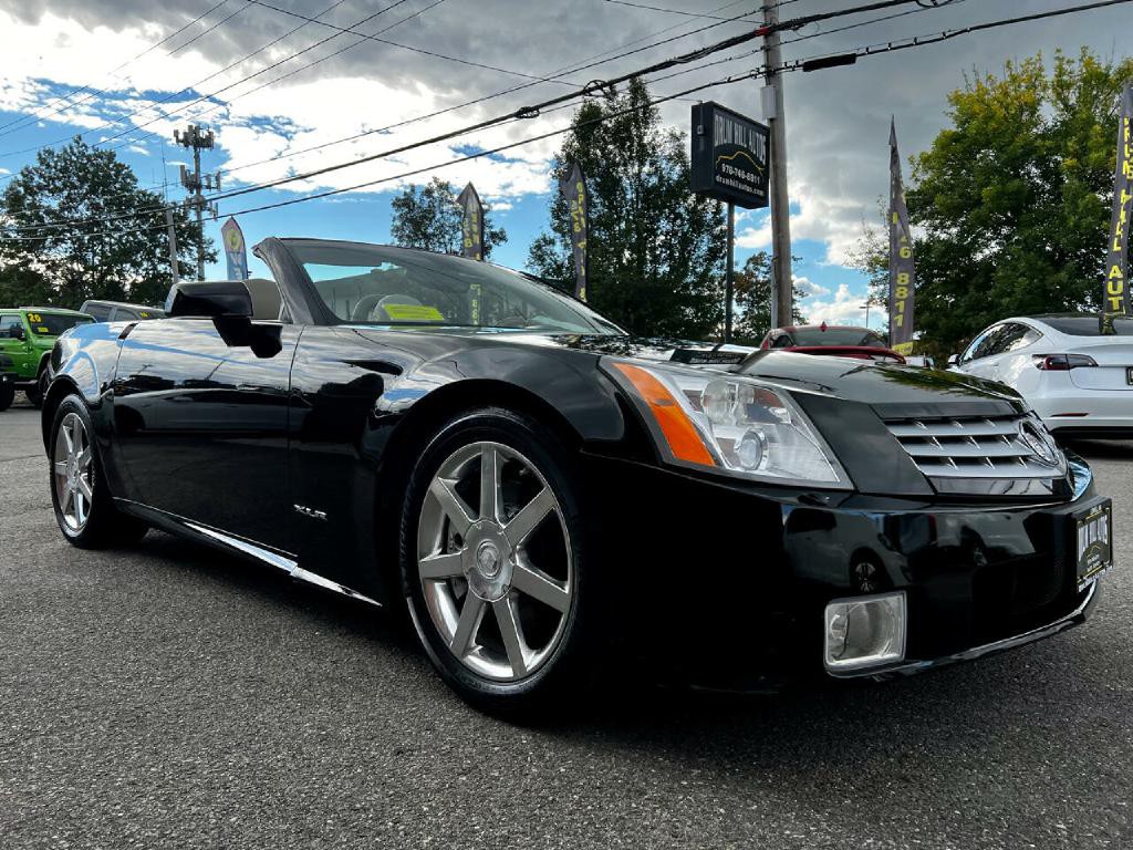 2004 Cadillac XLR Image 8