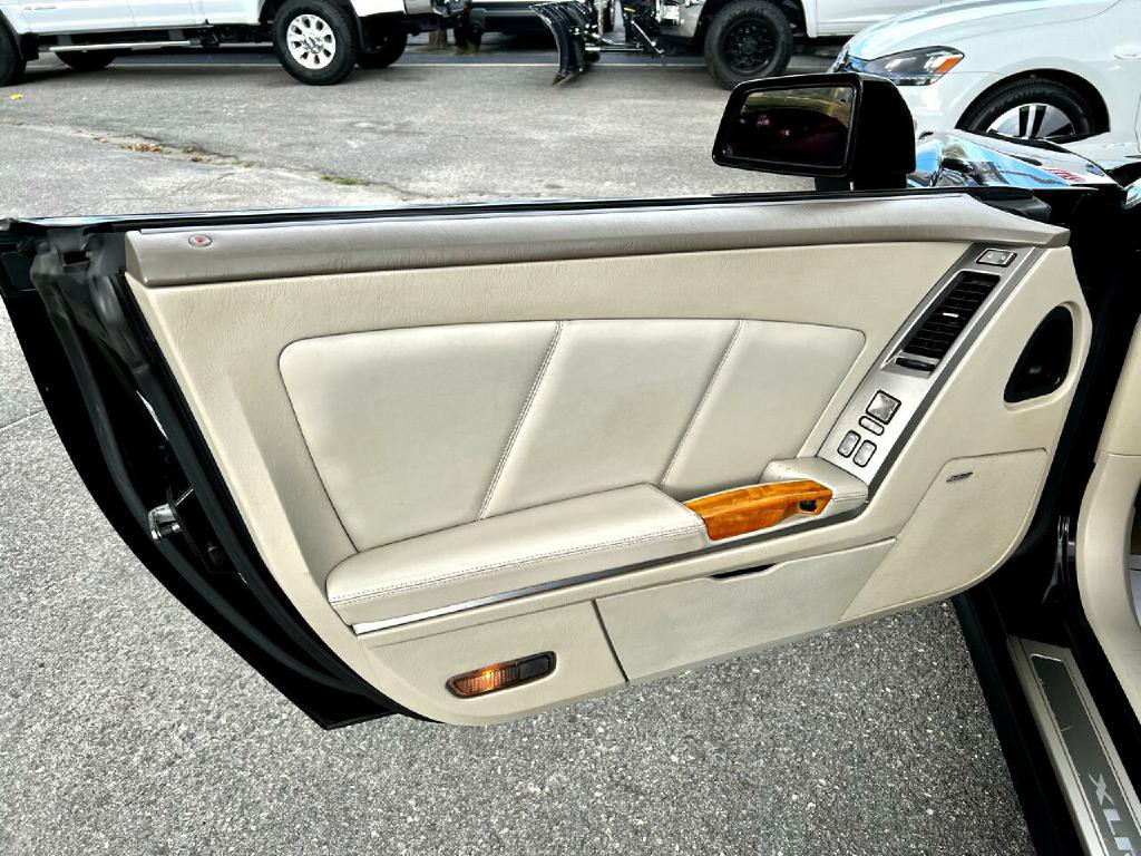 2004 Cadillac XLR Image 15