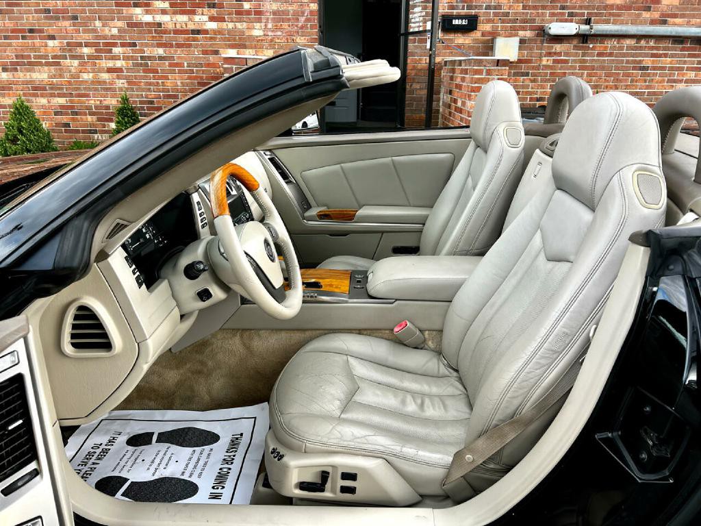 2004 Cadillac XLR Image 16