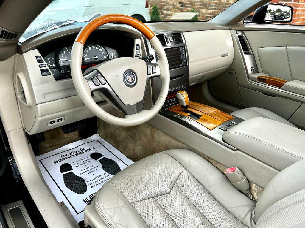 2004 Cadillac XLR Image 17