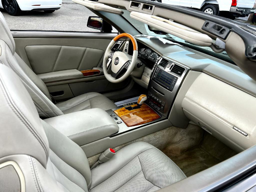 2004 Cadillac XLR Image 18