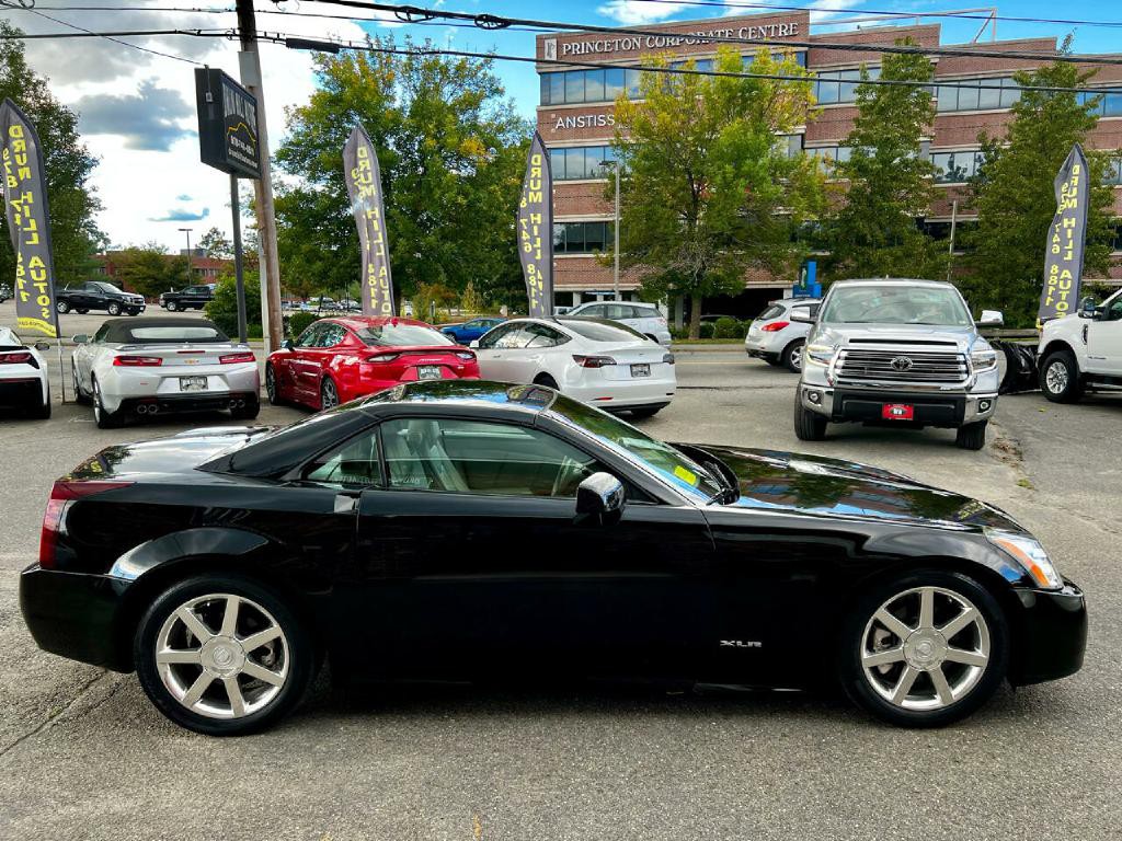 2004 Cadillac XLR Image 24