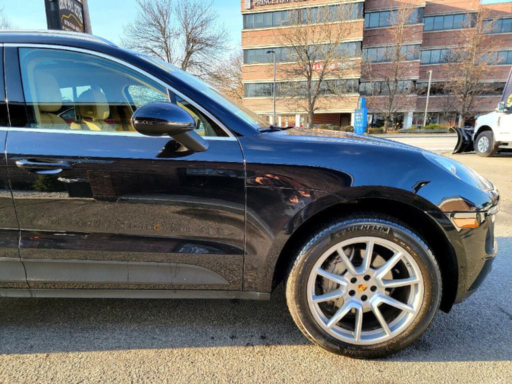 2016 Porsche Macan Image 14