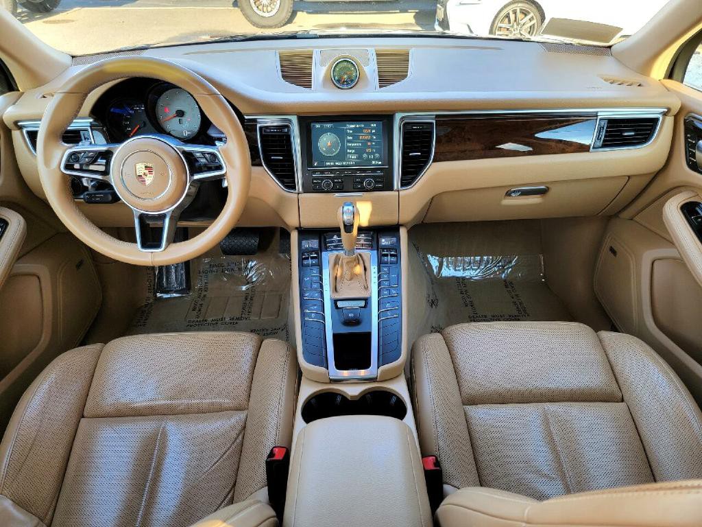 2016 Porsche Macan Image 22