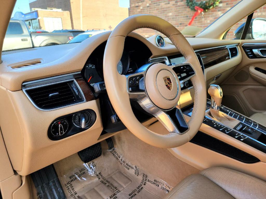 2016 Porsche Macan Image 23