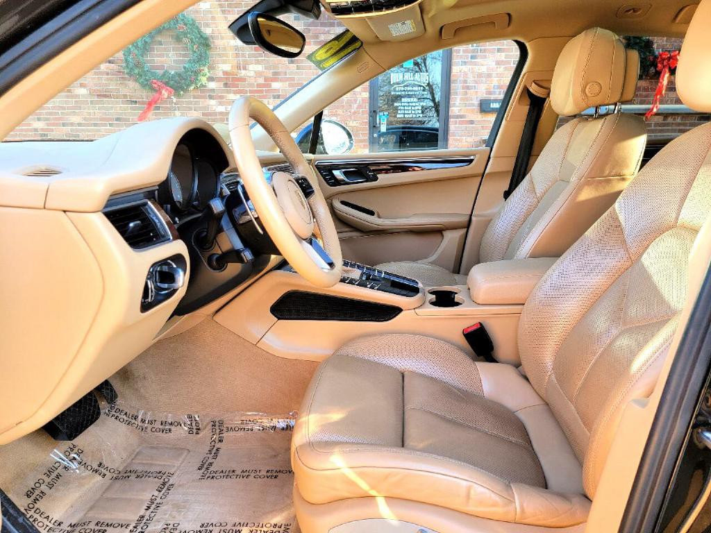 2016 Porsche Macan Image 24