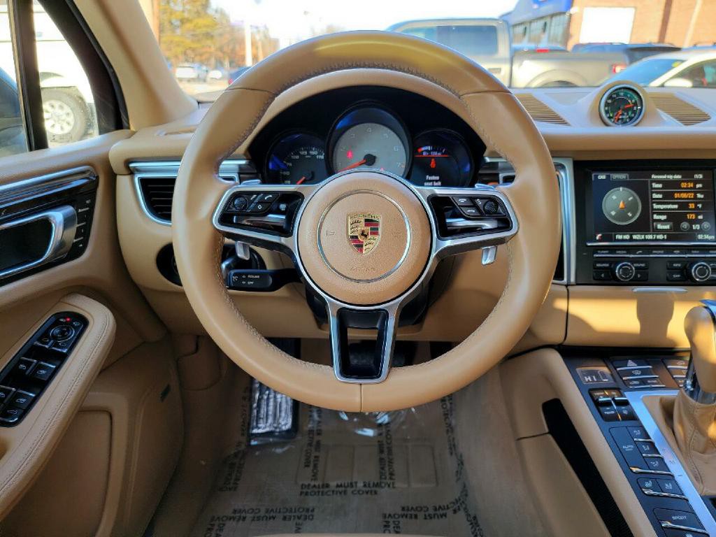 2016 Porsche Macan Image 26