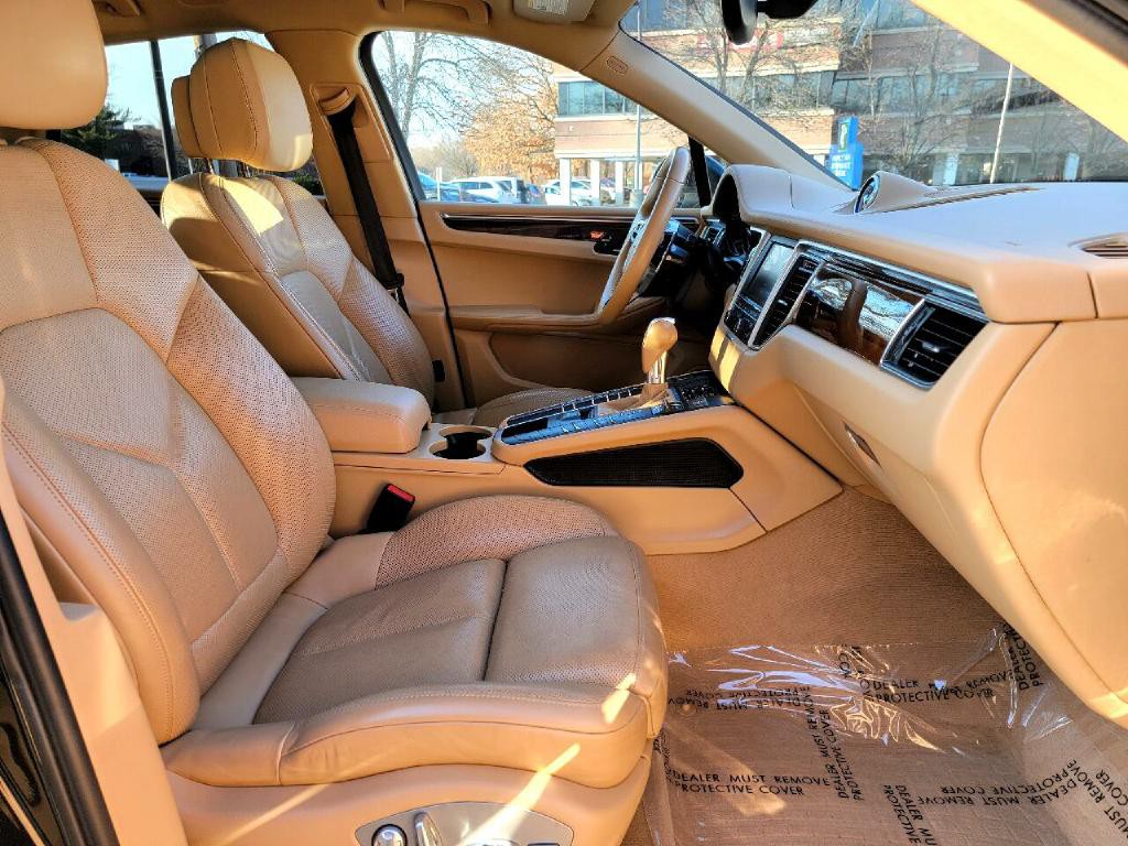 2016 Porsche Macan Image 29