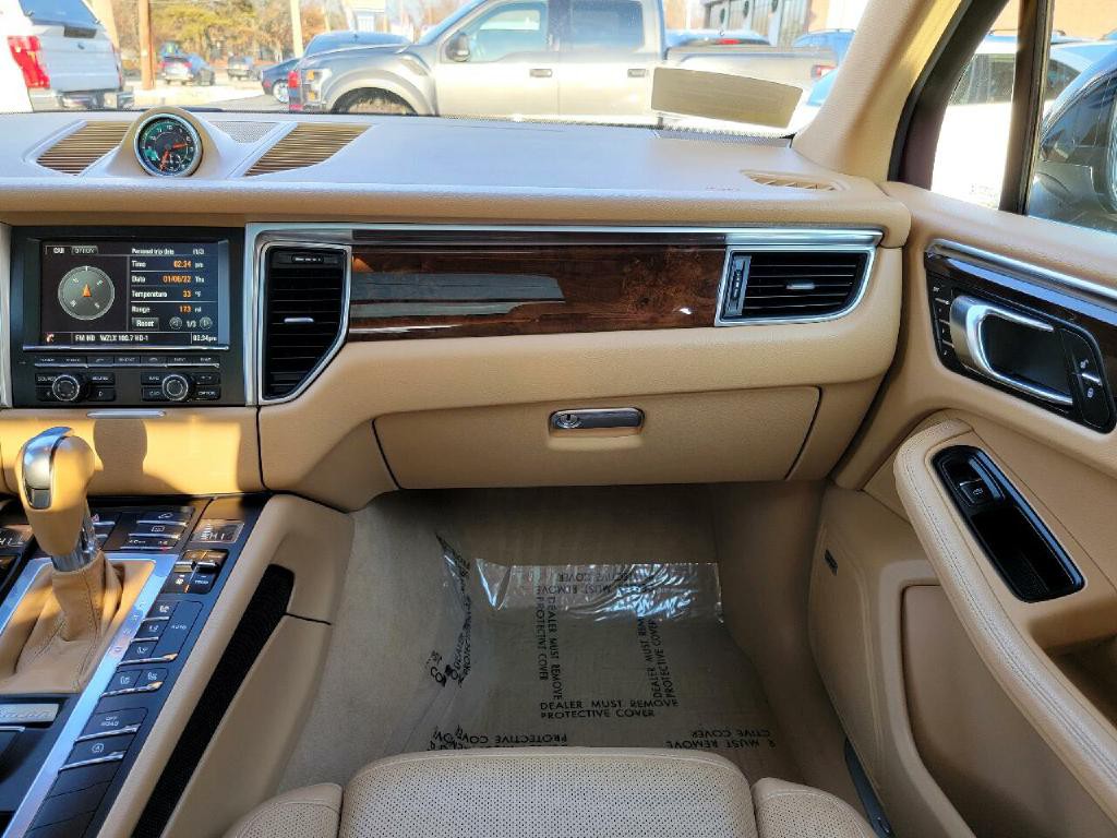 2016 Porsche Macan Image 31