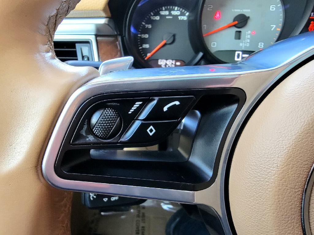 2016 Porsche Macan Image 35