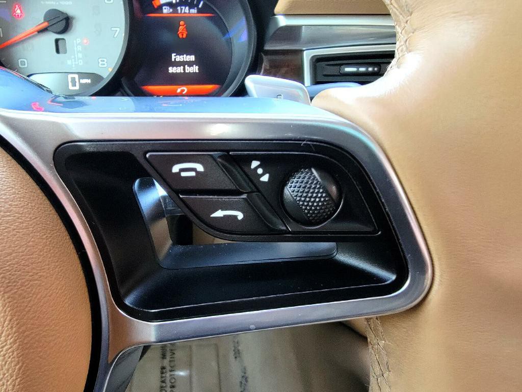 2016 Porsche Macan Image 36