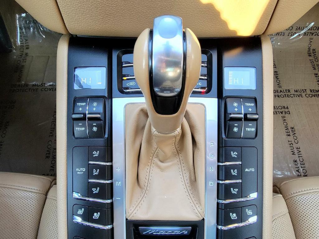 2016 Porsche Macan Image 42