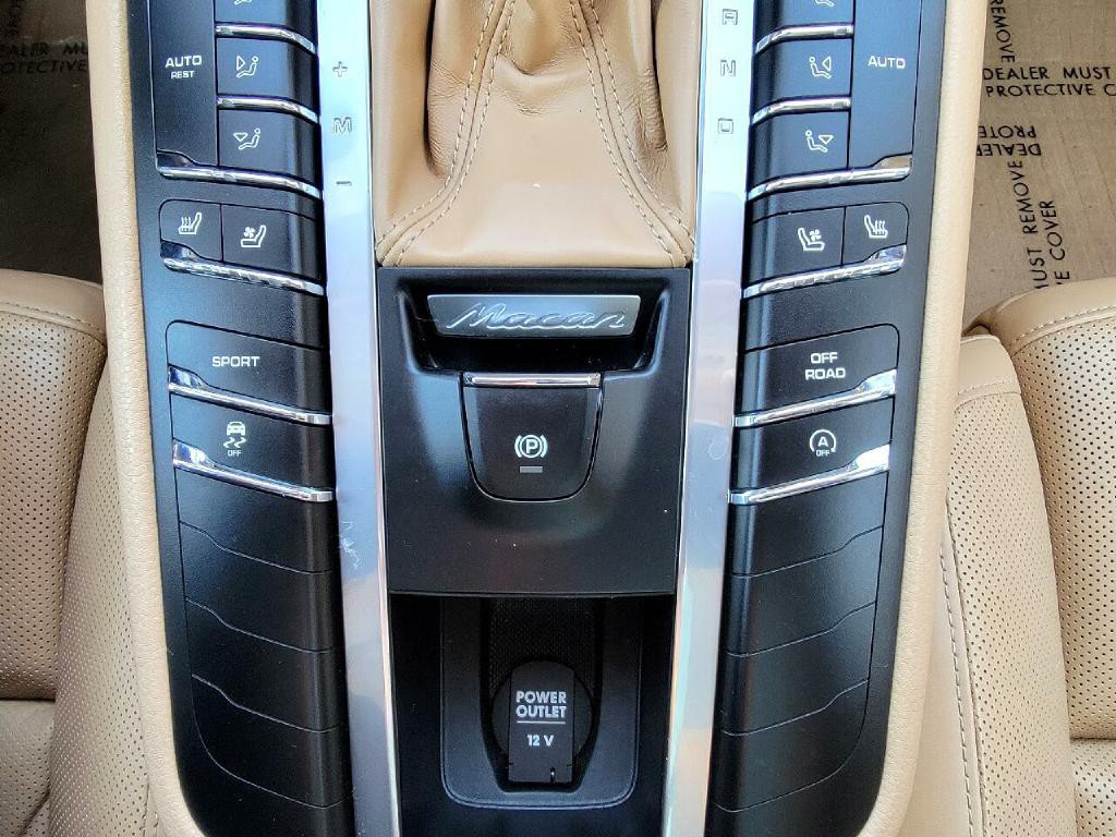 2016 Porsche Macan Image 43
