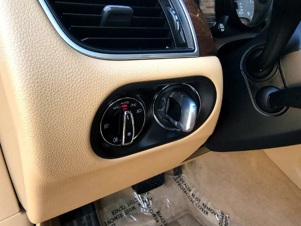 2016 Porsche Macan Image 45