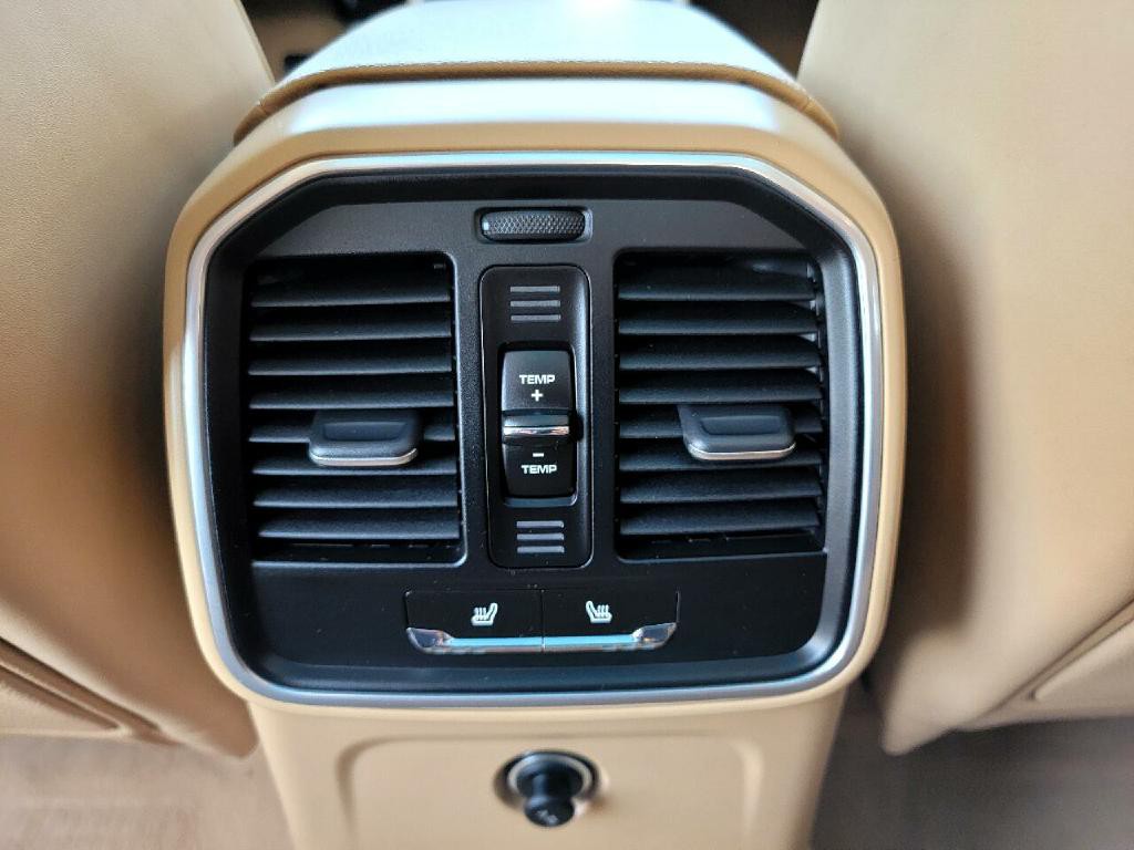 2016 Porsche Macan Image 48