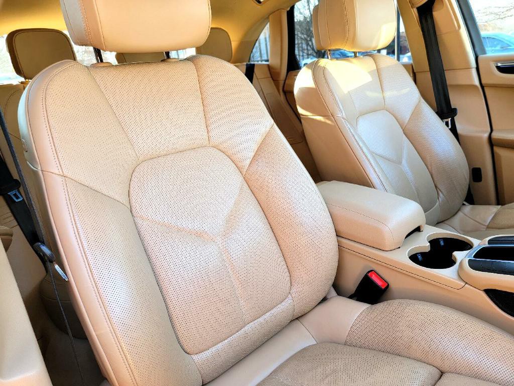 2016 Porsche Macan Image 52