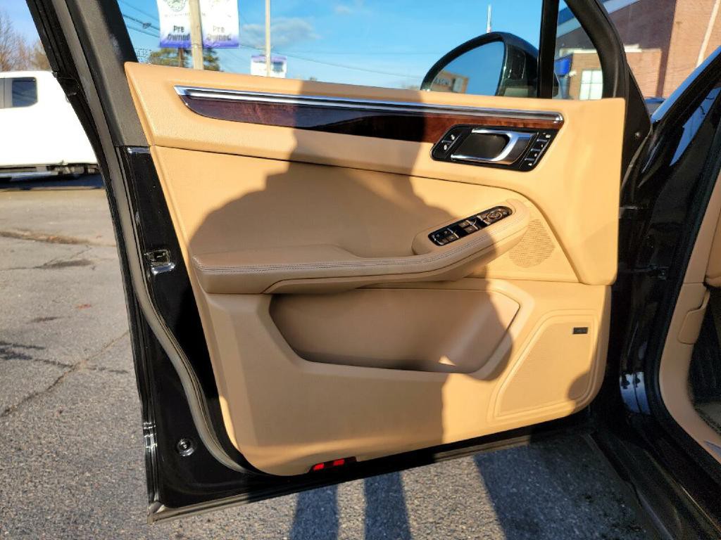 2016 Porsche Macan Image 58