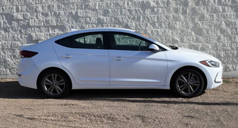 2018 Hyundai Elantra Image 3