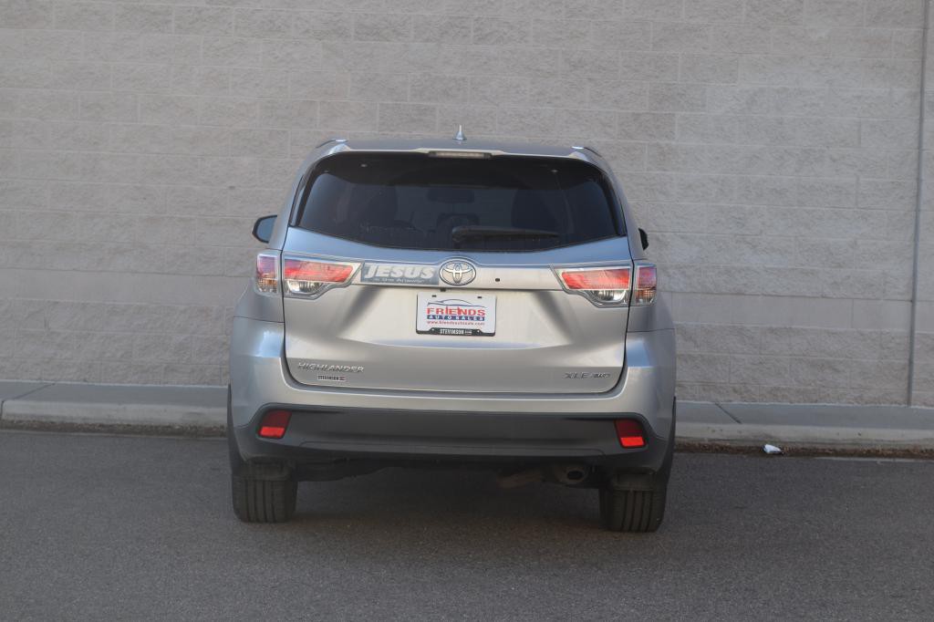 2015 Toyota Highlander Image 2