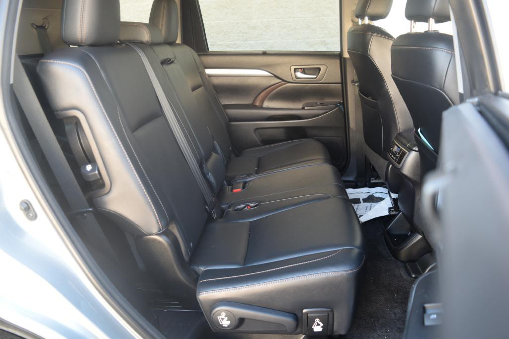 2015 Toyota Highlander Image 10